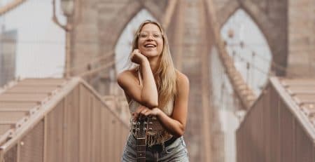 Entrevue de Sylvain Caron avec Chloé Leclerc sur Hit Country