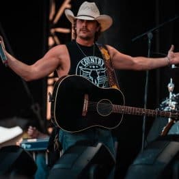 Une nouvelle chanson et un premier enfant pour Randall King